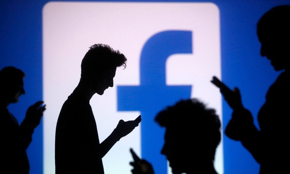 Sau hơn một năm vận hành trơn tru, đến ngày 31.5.2012, Facebook lại gặp sự cố gián đoạn dịch vụ cục bộ trong vòng 2 giờ. Sự cố này khiến một bộ phận trong 900 triệu người dùng không thể truy cập.