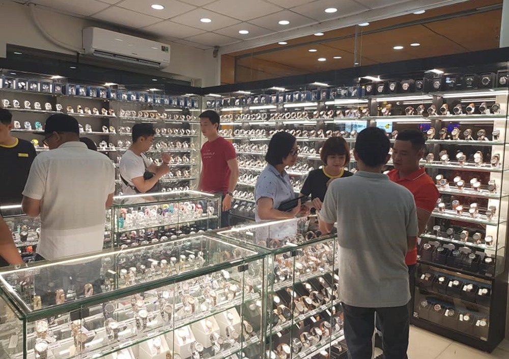 Thế Giới Di Động thử nghiệm bán đồng hồ (ảnh: Hiểu Em/Ictnews).