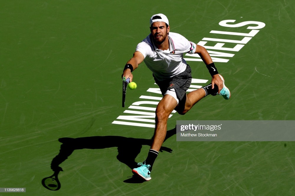 Karen Khachanov ghi danh vào tứ kết. Ảnh: Getty.