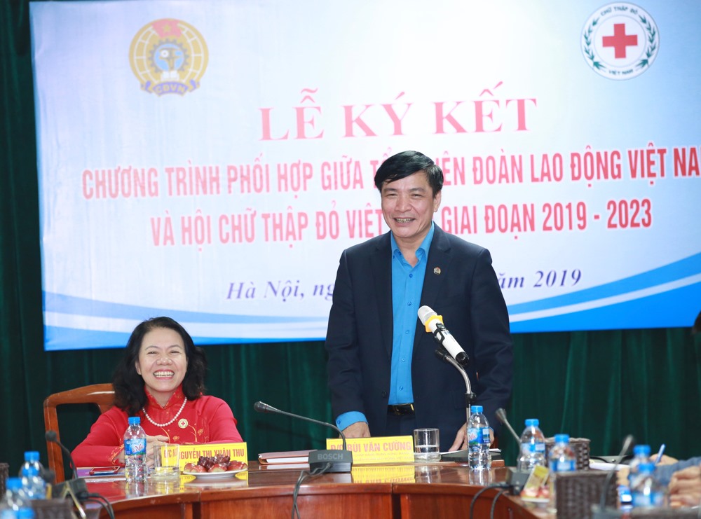 Đồng chí Bùi Văn Cường phát biểu tại buổi lễ. Ảnh: Hải Nguyễn