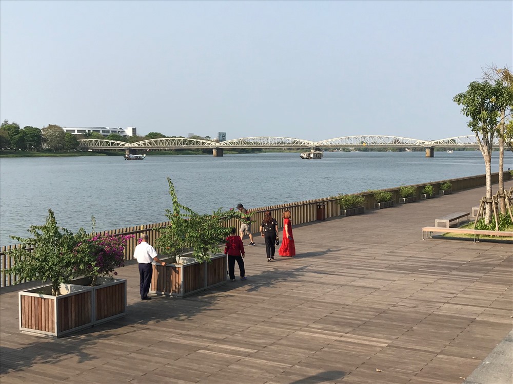 Dự kiến tượng “Người đàn ông cúi đầu” sẽ đặt ở điểm nối của đường đi bộ trên sông Hương.