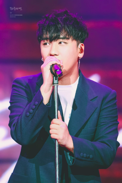 Ngày 16.2, tại concert solo ở Seoul, Seung Ri đã gửi lời xin lỗi tới các fan: “Tôi gửi lời vô cùng xin lỗi tới tất cả những ai quan tâm tới tôi. Tôi xin lỗi vì đã khiến nhiều người thất vọng. Tôi sẽ kiểm điểm lại bản thân vì những gì đã xảy ra“.