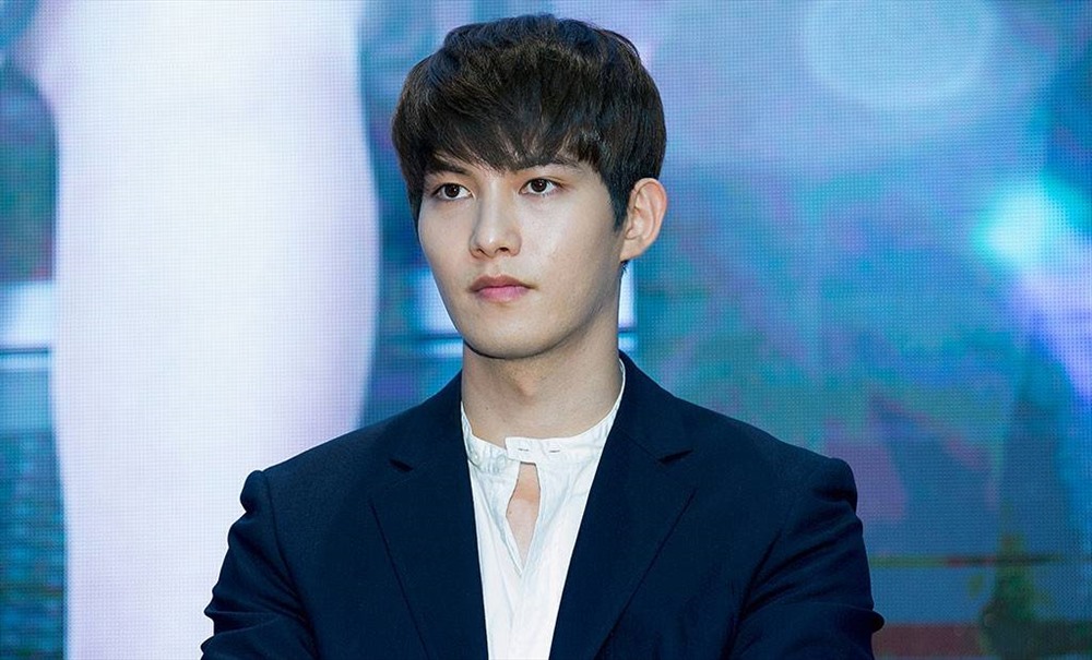Jonghyun (CNBLUE) xin lỗi, thừa nhận tham gia nhóm chat tình dục nhưng không rời nhóm, không giải nghệ.
