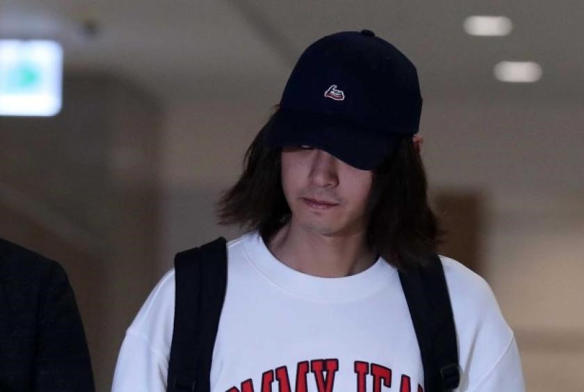 Ngày 13.3: Jung Joon Young viết tâm thư thừa nhận hành vi phát tán clip sex quay lén trong groupchat đồng thời tuyên bố giải nghệ. Công ty quản lý tuyên bố chấm dứt hợp đồng với Jung Joon Young, đồng thời YG cho biết đã kết thúc hợp đồng độc quyền với Seung Ri.