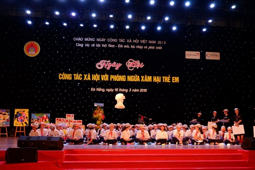 120 học sinh tham gia phần thi “Rung chuông vàng” với chủ đề phòng ngừa xâm hại trẻ em