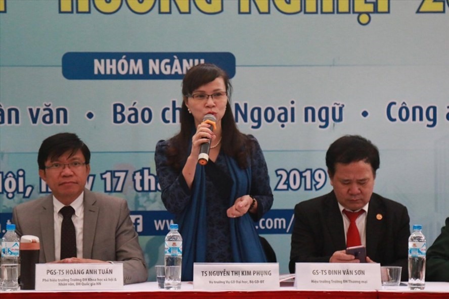 Vụ trưởng Vụ Giáo dục đại học (Bộ GDĐT) Nguyễn Thị Kim Phụng thông tin về những điểm mới trong tuyển sinh 2019.