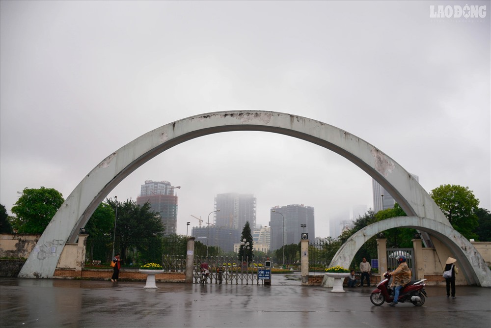 Công ty Cổ phần Đầu tư và Phát triển đô thị Tây Hồ vừa đề xuất TP Hà Nội nghiên cứu xây dựng bãi đỗ xe ngầm (khoảng 820 xe) tại Công viên Cầu Giấy.