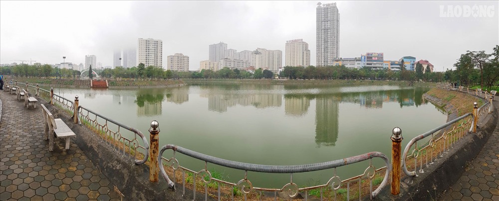 Khuôn viên công viên Cầu Giấy.