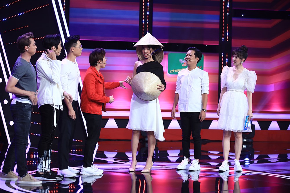 Các khách mời.