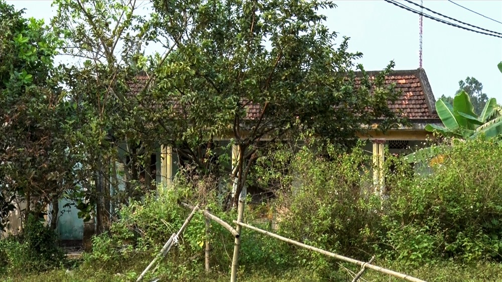 Hơn 15 năm, người dân không được đầu tư một công trình dân sinh vì vướng dự án. Ảnh: Đ.V