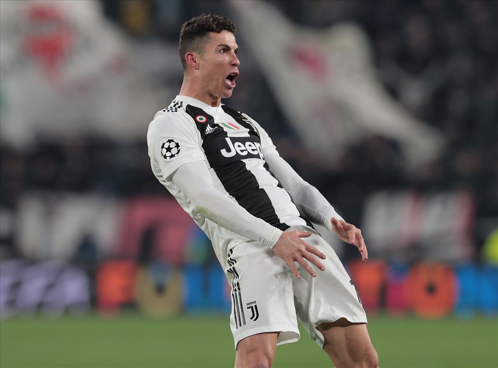 Ronaldo có nguy cơ bị phạt nặng vì ăn mừng phản cảm ở trận thắng Aletico Madrid. Ảnh Yahoo Sport UK