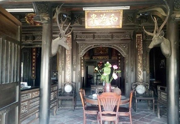 Gian chính diện của căn nhà được thiết kế rất tinh xảo