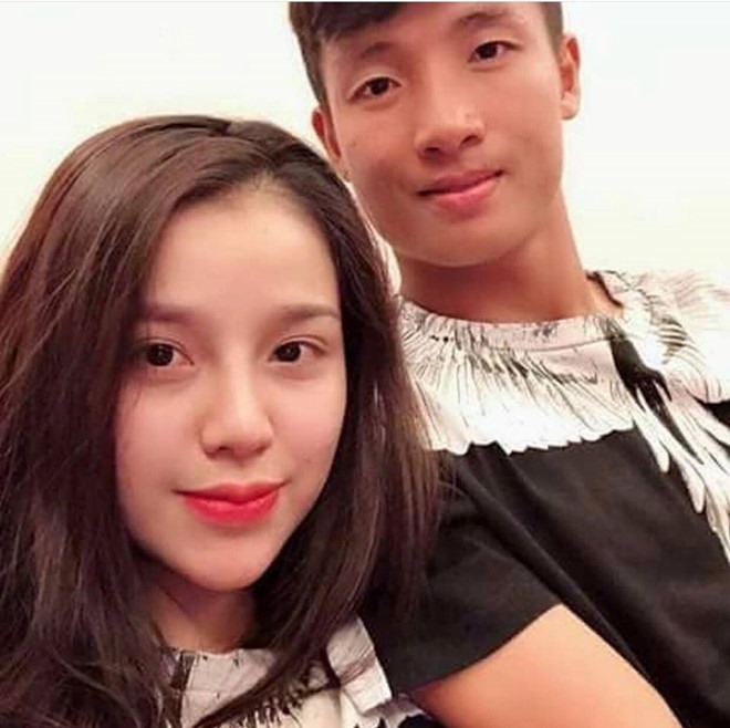 Cả hai thường xuyên thể hiện tình cảm trên trang cá nhân Facebook.