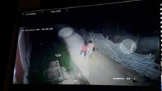 Hình ảnh camera an ninh ghi lại bà P đi cùng bà H trước khi xảy ra vụ án.