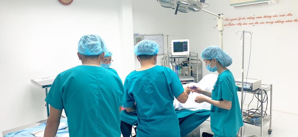 Những hình ảnh làm dấy lên nghi vấn Long Nhật phẫu thuật chuyển giới.
