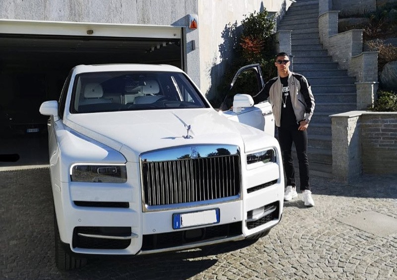 Ronaldo mua siêu xe Rolls-Royce Ghost giá 10 tỷ đồng để tự thưởng cho bản thân.