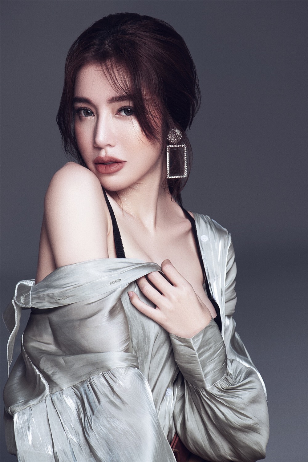 Mặc dù đã là bà mẹ 2 con nhưng Elly Trần vẫn giữ được nét trẻ trung.