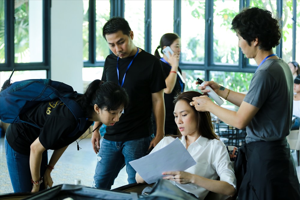 Nữ ca sĩ hạnh phúc khi được khán giả nhiệt liệt đón nhận.