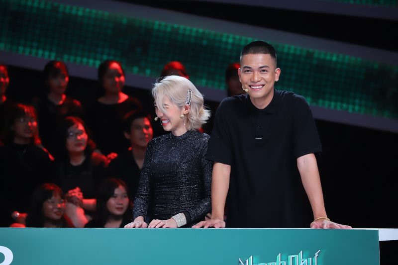 Mạc Văn Khoa và Emily.