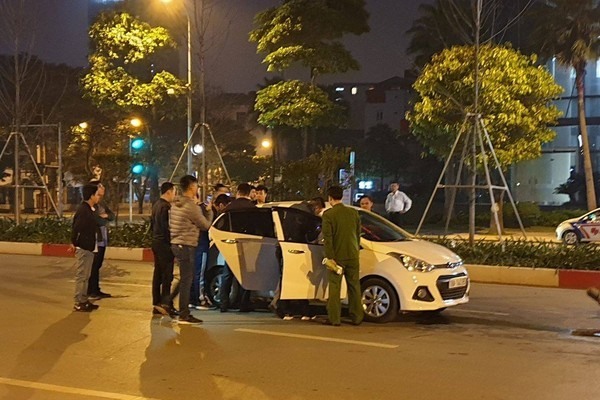 Cơ quan công an khám nghiệm hiện trường. Ảnh: vietnamnet.vn.