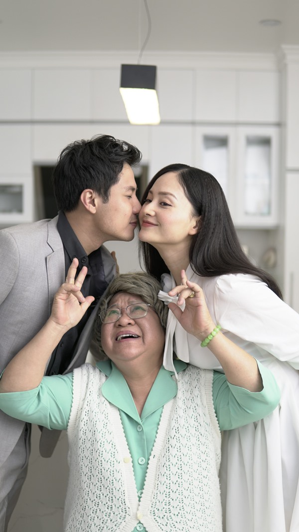 “Bà nội chồng khó tính” Minh Vượng cũng hài hước chia sẻ bản thân cảm thấy khoẻ hơn khi đóng “Nàng dâu order“.
