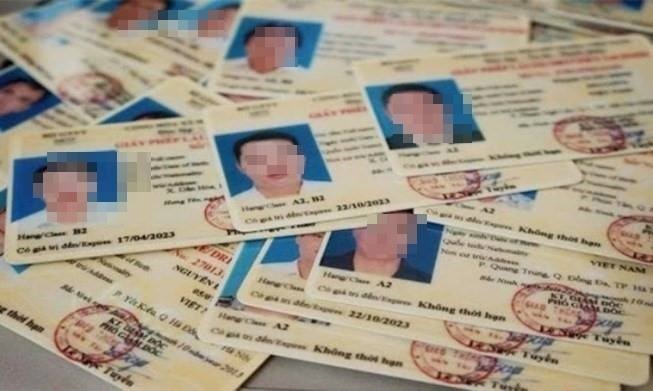 Mất GPLX phải thi lại đang gây tranh cãi