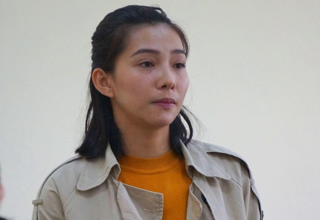 Diễn viên Lưu Đê Ly tại tòa. Ảnh: Quỳnh An.