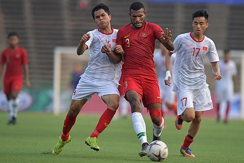 Tiền đạo Marinus Wanewar có gương mặt già hơn độ tuổi 22 của mình.