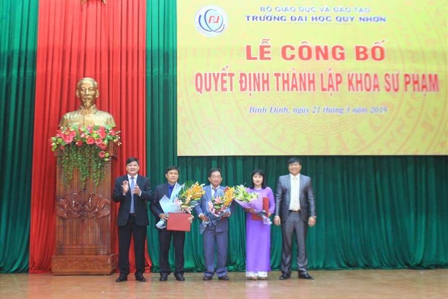Thành lập Khoa Sư phạm, nâng tổng số Khoa của trường lên 17 Khoa.