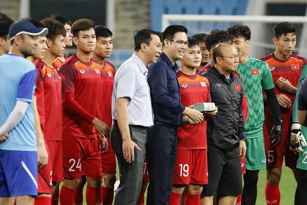 U23 Việt Nam được bơm “doping” ngay trước thềm vòng loại U23 Châu Á với số tiền thưởng 500 triệu đồng từ Tập đoàn điện tử Asanzo. Ảnh: T.L