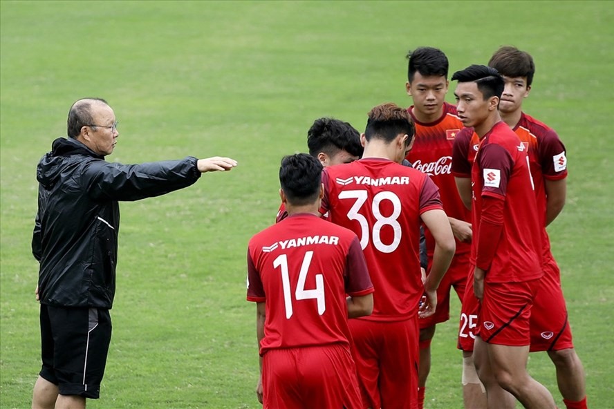 Thầy Park và các học trò hướng tới chiến thắng trong ngày ra quân vòng loại U23 Châu Á.