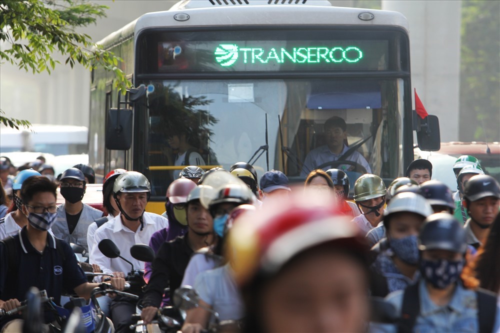 Đường Nguyễn Trãi đông đúc vào giờ cao điểm. Ảnh: LĐO