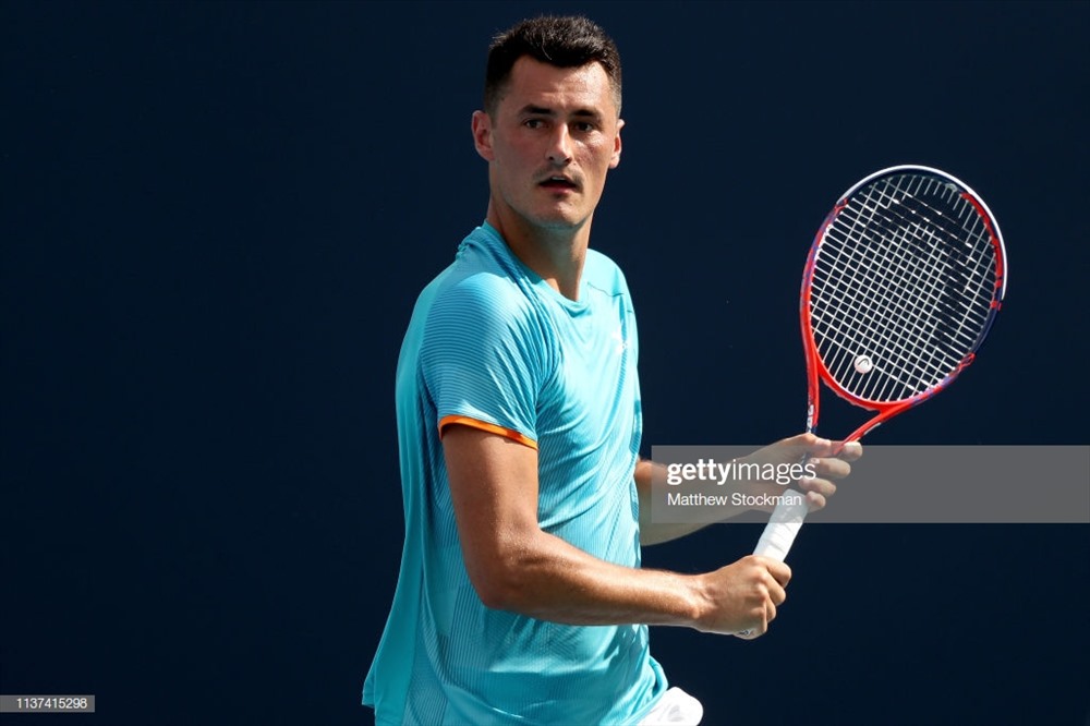 Bernard Tomic ghi tên mình vào vòng 2 gặp Djokovic. Ảnh: Getty.