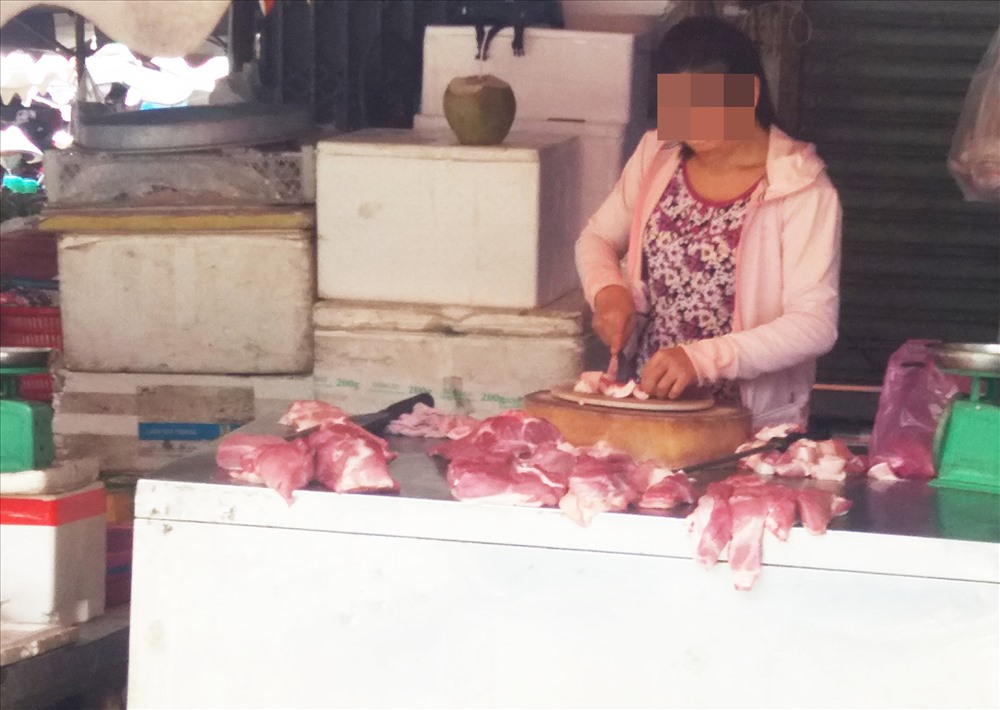 Nguy cơ mua phải thịt heo bệnh tại các chợ tự phát, điểm bán trôi nổi