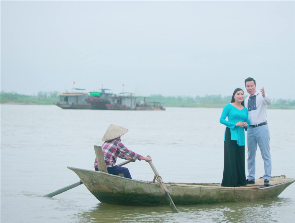 Sao mai Xuân Hảo tái xuất tình tứ với Bùi Thuý.