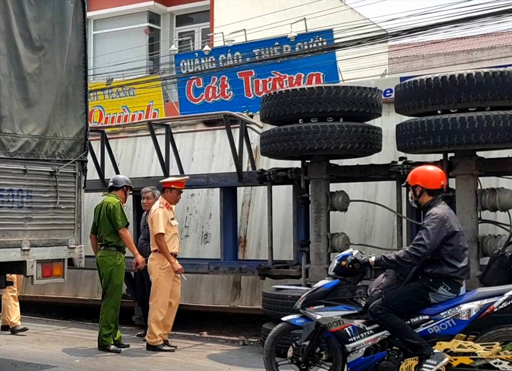 Đơn vị chức năng Công an có mặt tại hiện trường thi hành nhiệm vụ. Ảnh: LT