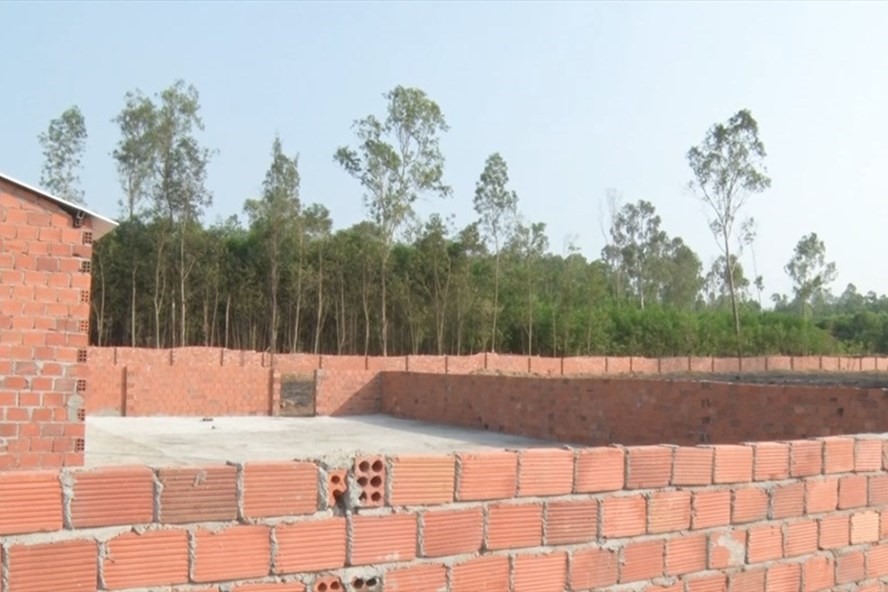Một công trình kiên cố được xây dựng để chờ được đền bù. Ảnh: Đ.V
