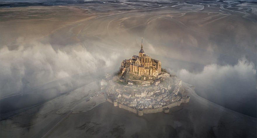 Giải thưởng Lớn: Bức ảnh “Mont Saint Michel” (một xã đảo ở Pháp), tác giả Deryk Baumgärtner.