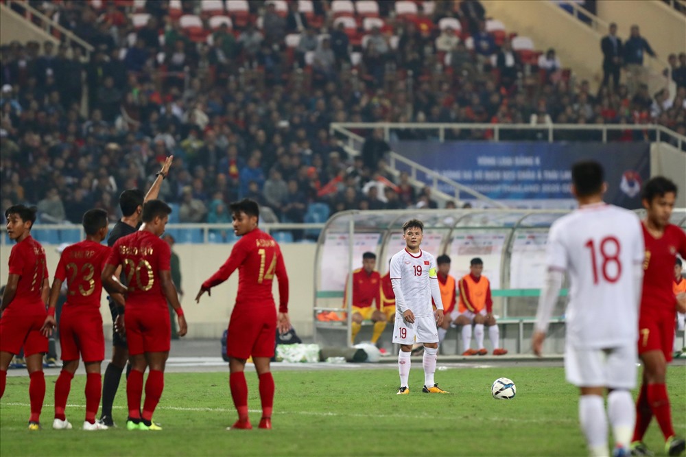 Đội trưởng U23 Việt Nam tạo ra nhiều tình huống sóng gió từ những pha đi bóng, đá phạt trực tiếp.