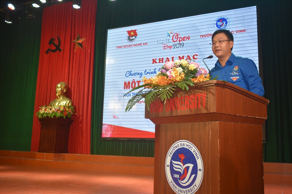 Bí thư Tỉnh đoàn Phạm Tuấn Vinh phát biểu tại buổi lễ khai mạc