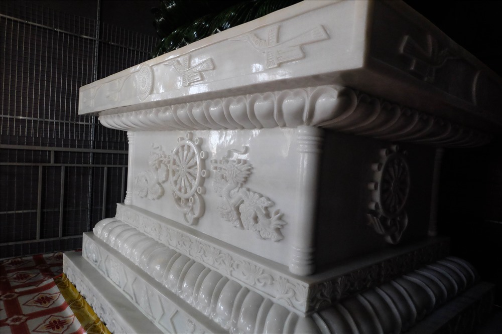 Khối đế của tượng Quán Thế Âm.