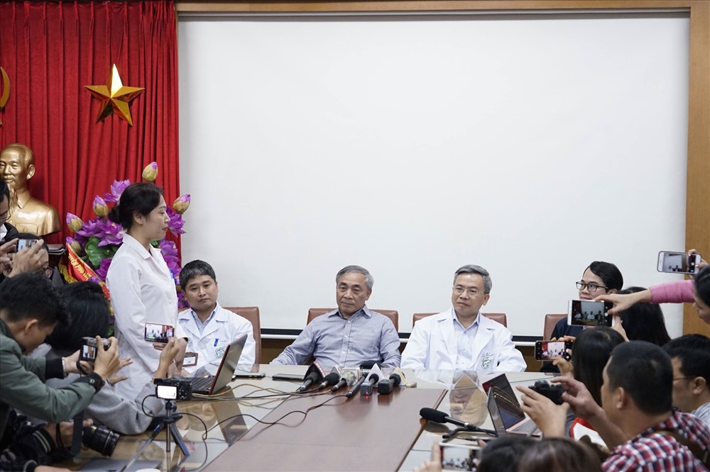 Bệnh viện Bạch Mai họp báo nói về phát ngôn của bác sĩ Phong.