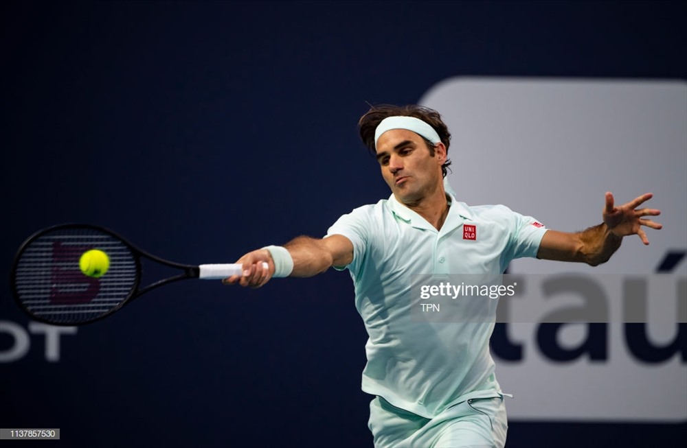 Huyền thoại người Thụy Sĩ không gặp nhiều khó khăn khi đối đầu Filip Krajinovic. Ảnh: Getty.