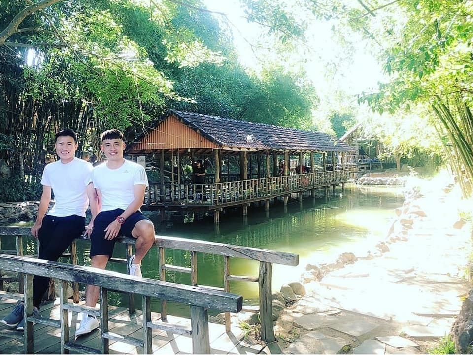 Đi chơi cùng bạn bè cũng không ngoại lệ.