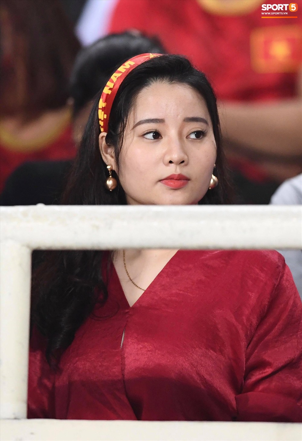 Như thường lệ, các bóng hồng xinh đẹp luôn thu hút được sự chú ý bên cạnh màn thi đấu xuất sắc của các chàng trai Việt Nam. Ảnh: Sport 5.
