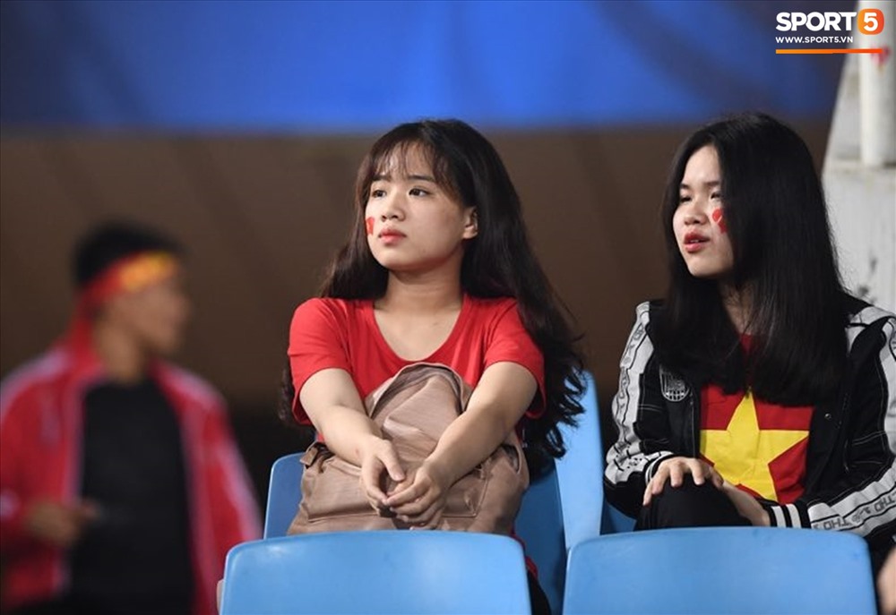 Như thường lệ, các bóng hồng xinh đẹp luôn thu hút được sự chú ý bên cạnh màn thi đấu xuất sắc của các chàng trai Việt Nam. Ảnh: Sport 5.