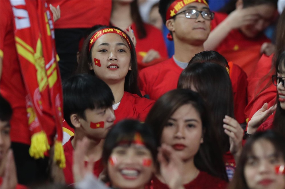 Trước sự cổ vũ của hơn 4 vạn khán giả có mặt trên SVĐ quốc gia Mỹ Đình đoàn quân của HLV Park Hang Seo đã không làm người hâm mộ thất vọng.