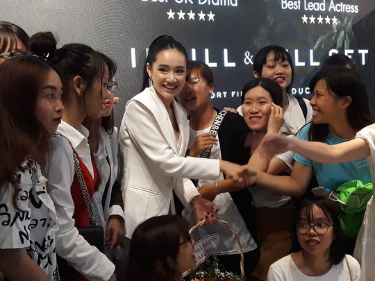 Nhã Phương hào hứng gặp khán giả sau thời gian khá dài im ắng.