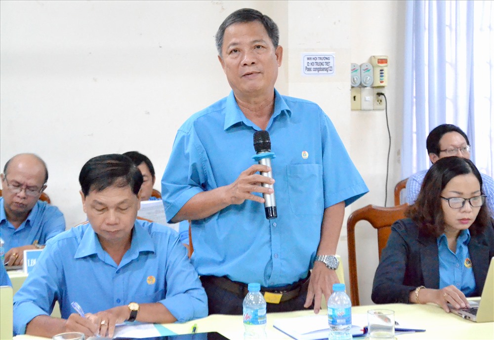 Ông Hồ Đăng Dương - Chủ tịch LĐLĐ TP Long Xuyên phát biểu đóng góp tại hội nghị. Ảnh: Lục Tùng