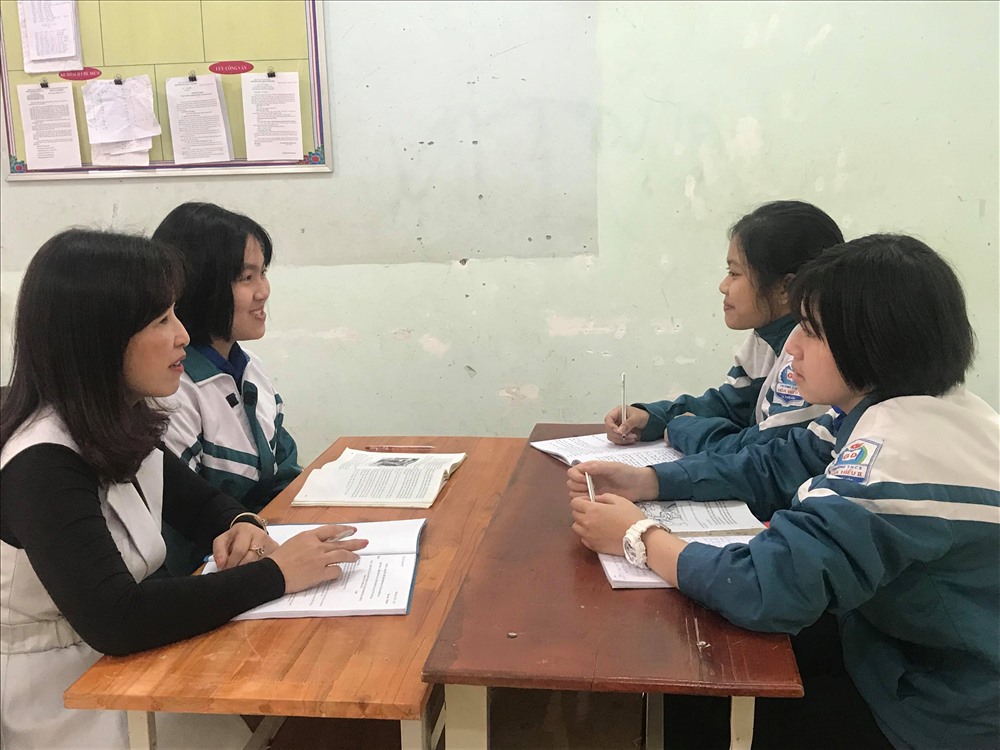 Trao đổi nhóm là một trong những cách mà Như Hà học hỏi được rất nhiều để bổ sung kiến thức cho bản thân